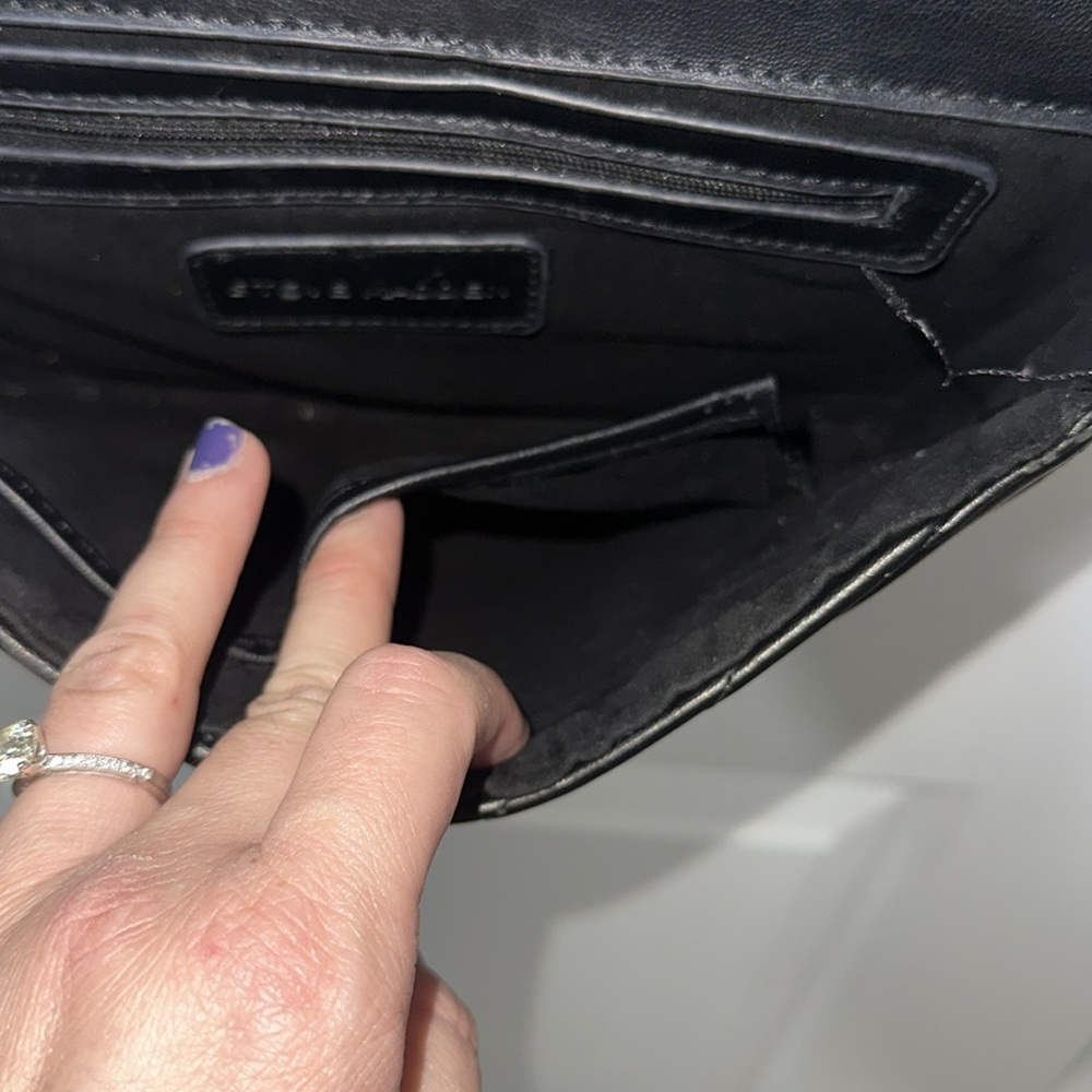 ⭐️SOLD⭐️
Steve Madden Black and Gold Crossbody - Picture 13 of 14